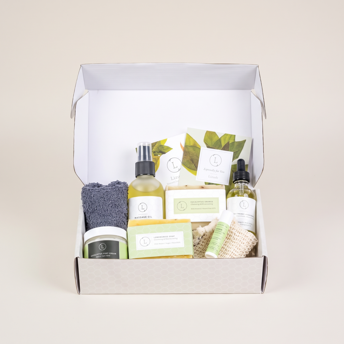 Eucalyptus Men's Grooming Gift Set clean studio catalog shot